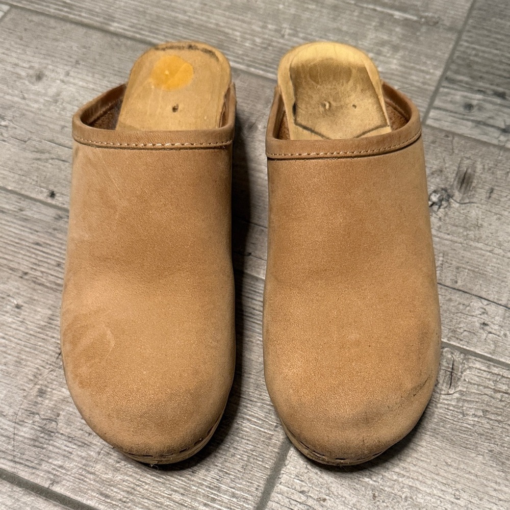 No. 6 Classic Tan Leather Clogs
